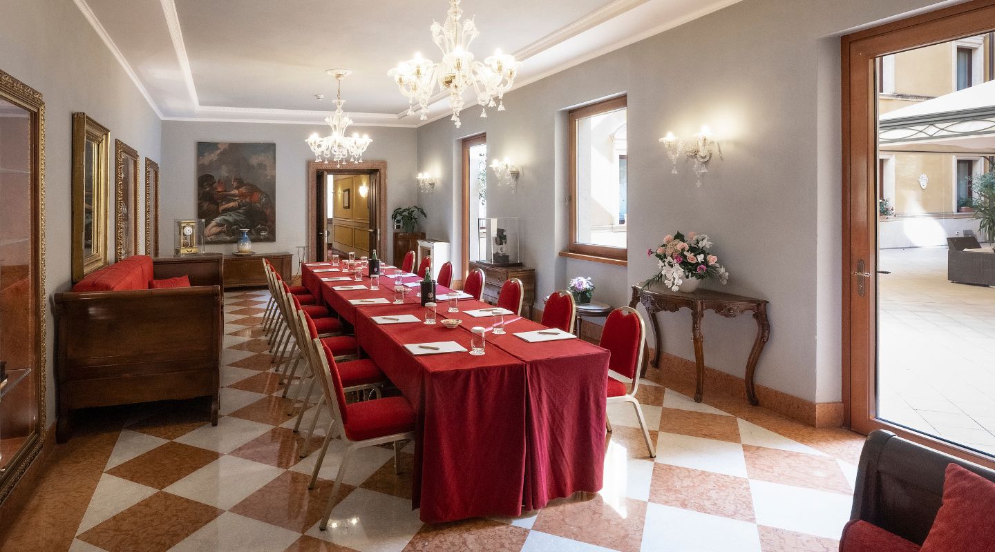 Salottini ai piani | Lounges on Floors