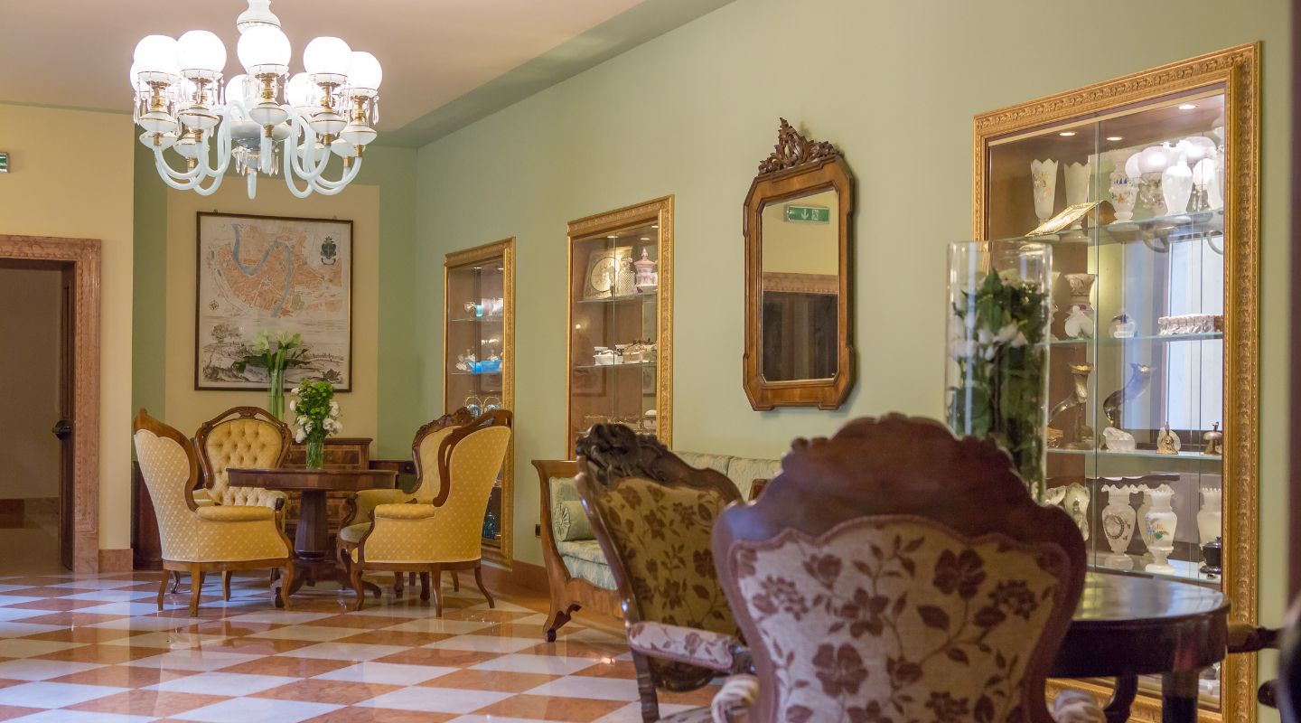 Salottini ai piani | Lounges on Floors