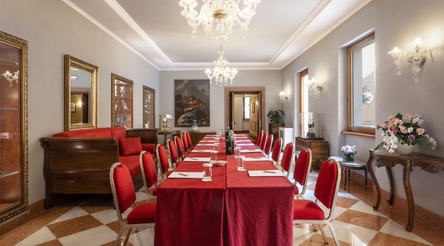 Salottini ai piani | Lounges on Floors