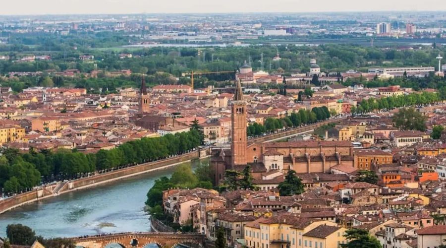 Tour privato di Verona a piedi | Walking tour with private guide