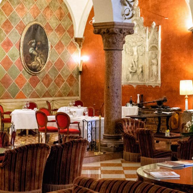 La storia del Due Torri Hotel | History of Due Torri Hotel