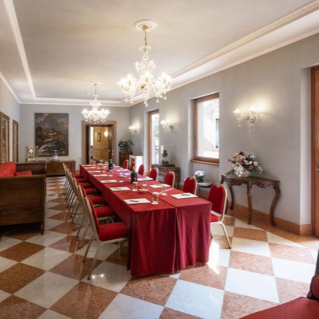 Salottini ai piani | Lounges on Floors